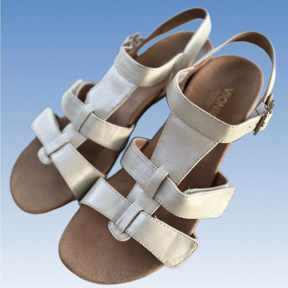 Vionic Women's Cream Strappy Slingback Sandals size 9 Brand New